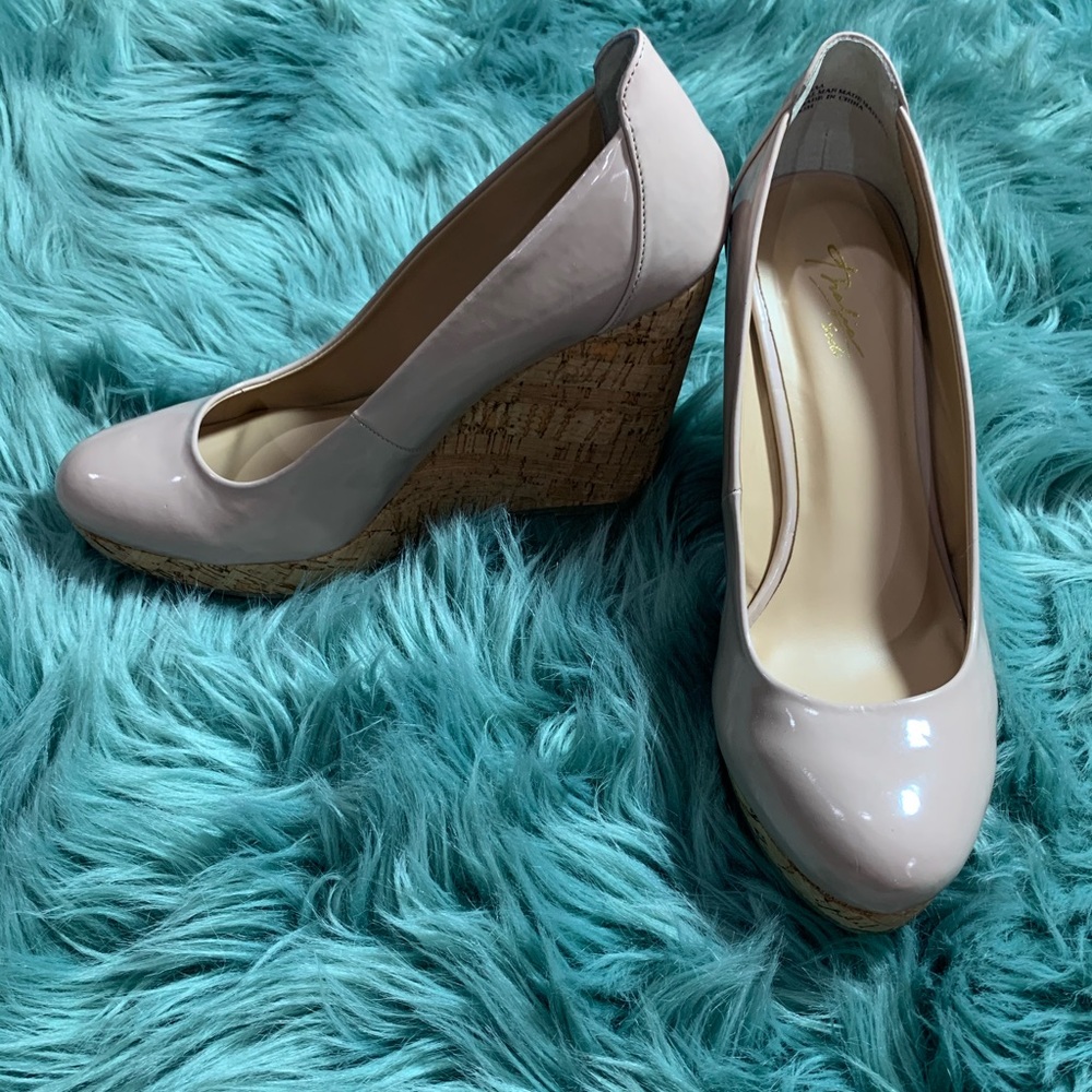 Thalia sodi wedges